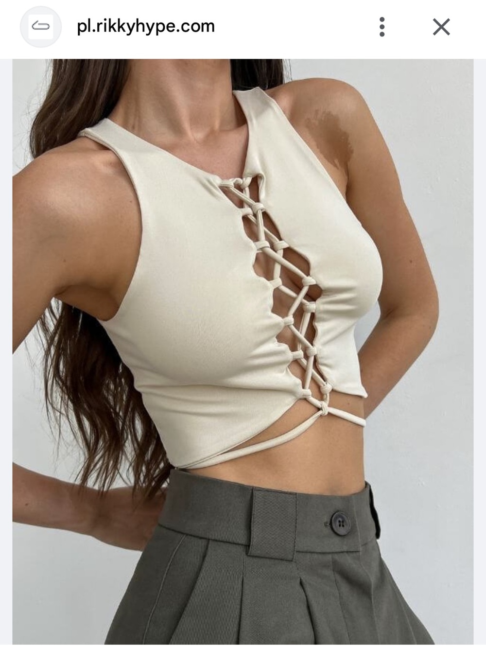 A pair of Cropped Tank Tops in white and ivory. (2pieces)